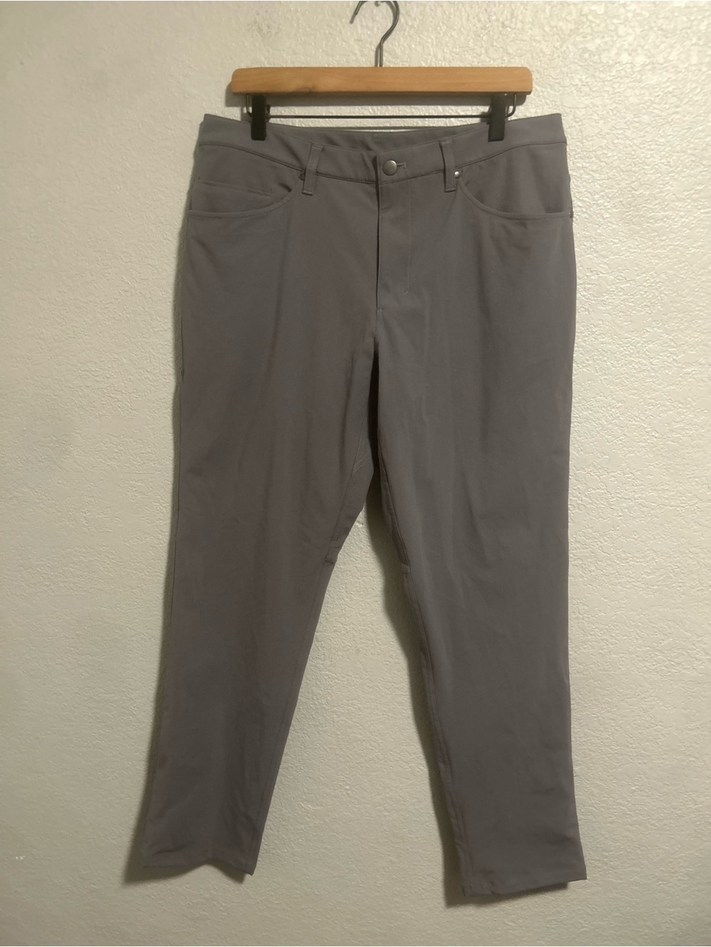 Men’s grey Lululemon pants